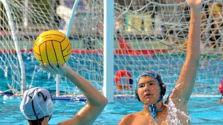 Le talent de Darius lui permet d’évoluer dans le circuit des moins de 18 ans, et ce, même s’il n’est âgé que de 15 ans.