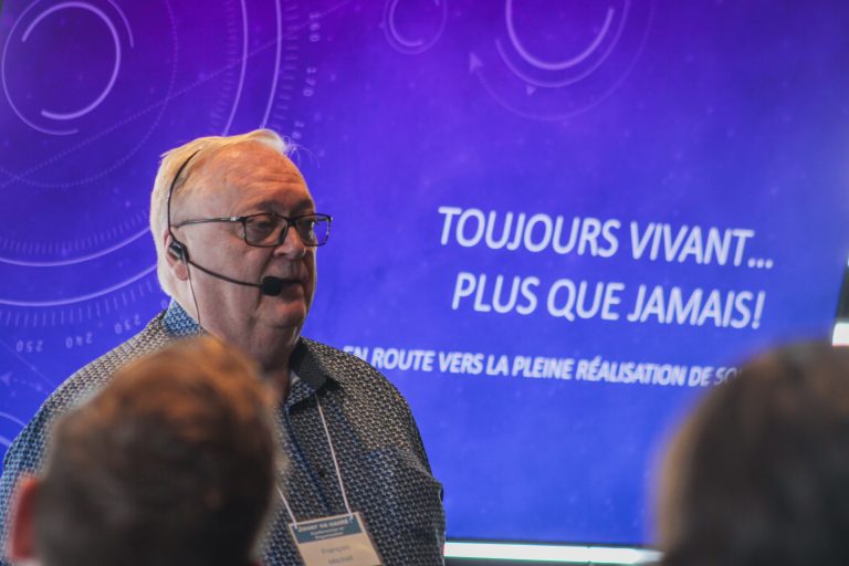 François Mitchell lors de sa conférence Toujours vivant – Plus que jamais, à la première édition de Jouer sa santé. (Photo gracieuseté)