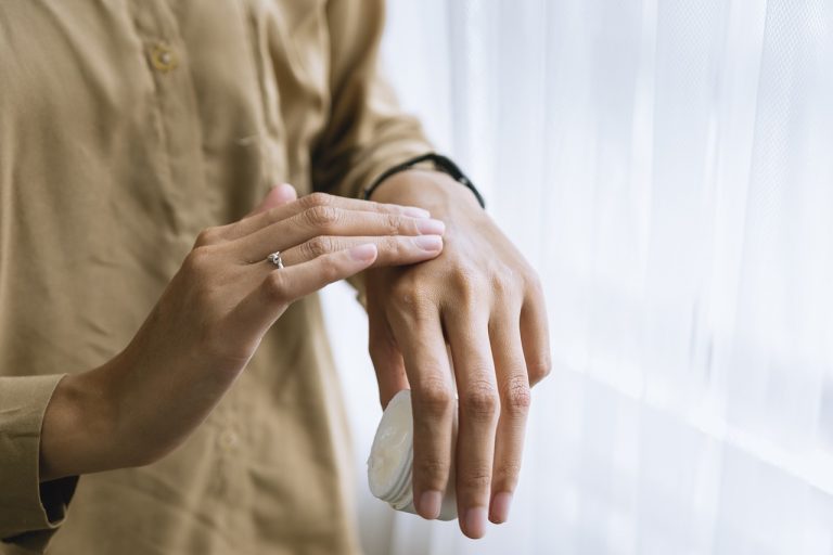 crème pouvant servir de traitement contre le psoriasis.