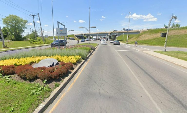 La route 337, à la hauteur de l'autoroute 640, à Terrebonne.