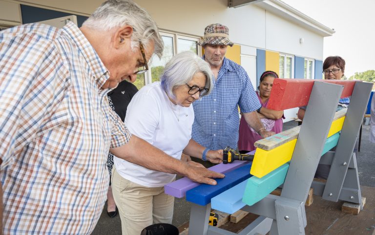 Dans cette période d’incertitude sans précédent économiquement, et relations internationales, propager la gentillesse par des gestes tout simple devient une priorité sociale.