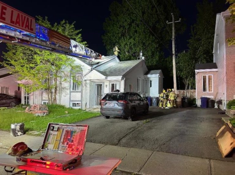Deux citoyens à la rue après un feu dû à un échangeur d’air Les pompiers de Laval ont maîtrisé ce feu de nature accidentelle survenu rue Galarneau, à Sainte-Rose, en une heure.