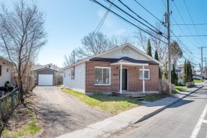 Maison à vendre sur Centris qui est située au 2010, boulevard Sainte-Rose, dans Laval-Ouest.