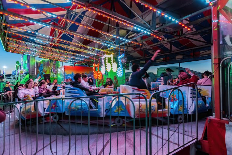 Le manège Himalaya fait partie de la sélection d’attractions actuellement disponible au Centre Laval. (Photo gracieuseté – Page Facebook Fun Show Amusement)