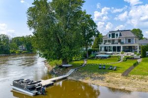 Maison située au 10, rue Jardin Islemère (Sainte-Dorothée), à Laval, affichée sur Centris.