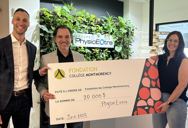 Le président-directeur général de Groupe PhysioExtra, Pascal Gagnon, a versé un don de 20 000 $ à la Fondation du Collège Montmorency.
