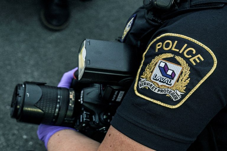 Le véhicule repêché est celui du Lavallois disparu Robert Saint-Louis La police de Laval poursuit son enquête après la confirmation que le véhicule repêché à Deux-Montagnes était celui de Robert Saint-Louis disparu en juin 1988.