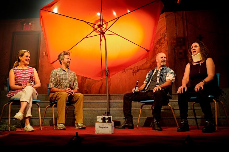 Les comédiens et fondateurs du Petit Théâtre du Nord Louise Cardinal, Luc Bourgeois, Sébastien Gauthier et Mélanie St-Laurent, interprétant la pièce La Clôture. (Photo Gracieuseté François Larivière)