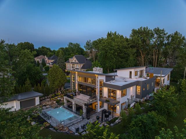 Maison située au 661 - 661A, boulevard Des Mille-Îles, à Laval, en vente sur Centris.