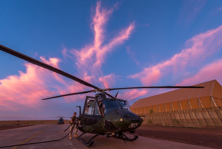 Un hélicoptère CH146 Griffon de l’Aviation royale canadienne.