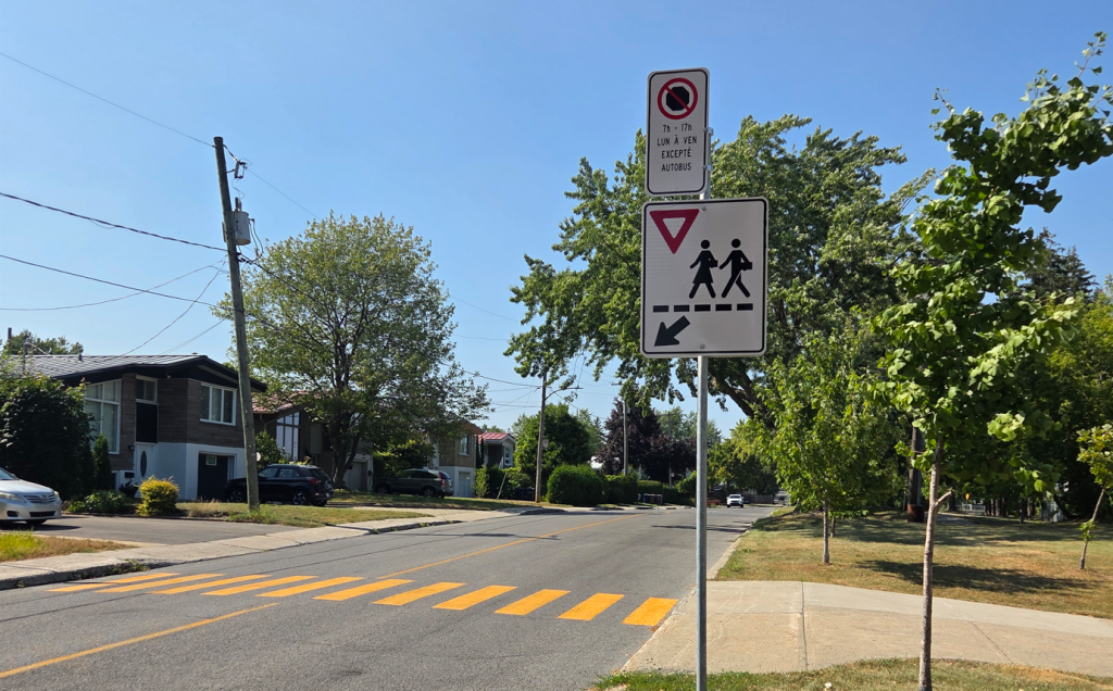 Signalisation en place devant l’entrée 2 de l’école Georges-Vanier en date du lundi 11 août. (Photo gracieuseté – Félix Cossette)