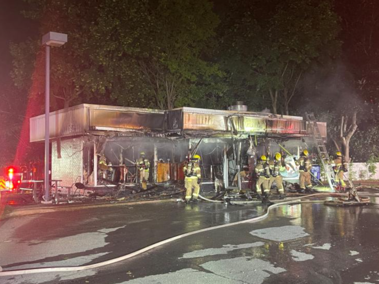 Le restaurant Moyasu Sushi Fusion, situé au 949, boulevard Arthur-Sauvé, dans Laval-Ouest, qui a été incendié cours de la nuit du 25 au 26 août. (Photo gracieuseté)