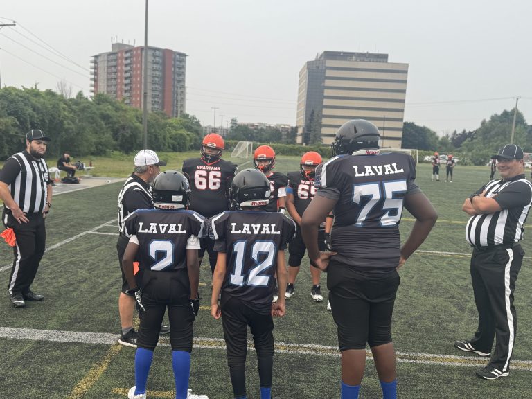 L’organisme Athlète Complet et les Dragons de Laval ont tenu cette première journée de football communautaire pour promouvoir le football et l’importance des études auprès de la jeunesse lavalloise.