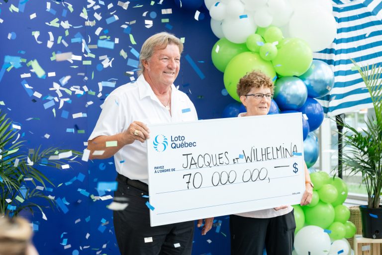 Un entrepreneur de la Montérégie et une retraitée de Montréal sont devenus millionnaires lorsqu'ils se sont partagés le gros lot du Lotto Max de 70 000 000$. (Photo gracieuseté - Loto-Québec)