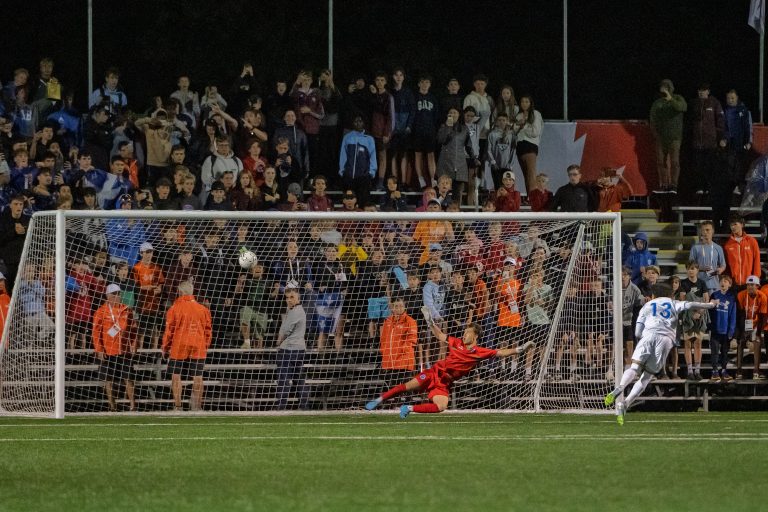Jeux du Canada : 7 Lavallois médaillés lors du bloc 1 But marqué par Alexander Makarova George de l'équipe du Québec lors de la séance de tirs au but en finale du soccer masculin aux Jeux du Canada 2025. (Photo gracieuseté - Matt Murnaghan)