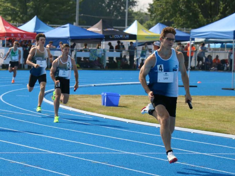 Nicola Dinev, quadruple médaillé lavallois polyvalent Nicola Dinev lors du relais 4 x 100 m de la 59e Finale des Jeux du Québec – Trois-Rivières 2025. (Photo gracieuseté)