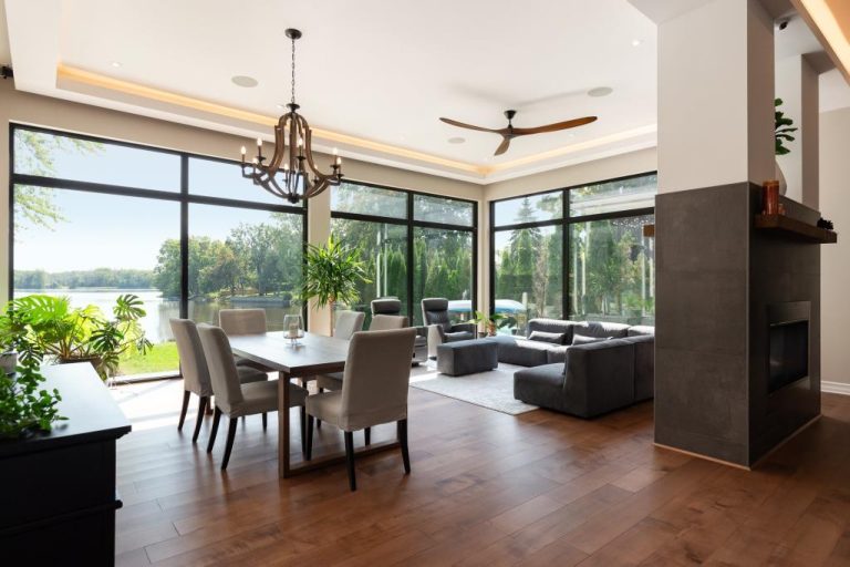 Maison à vendre sur le site web de Centris au 12, rue Jardin Islemère, dans le quartier Sainte-Dorothée à Laval. (Capture d'écran - Centris)