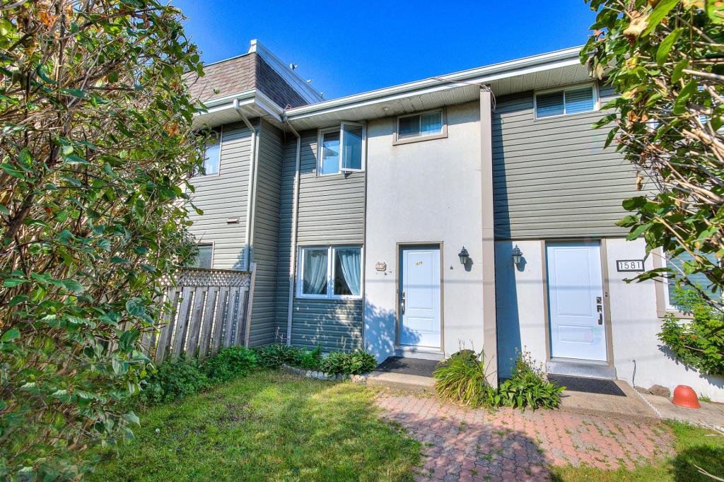 Maison à vendre sur le site web de Centris située au 1579, montée Masson, dans le quartier Duvernay à Laval. (Capture d'écran - Centris)