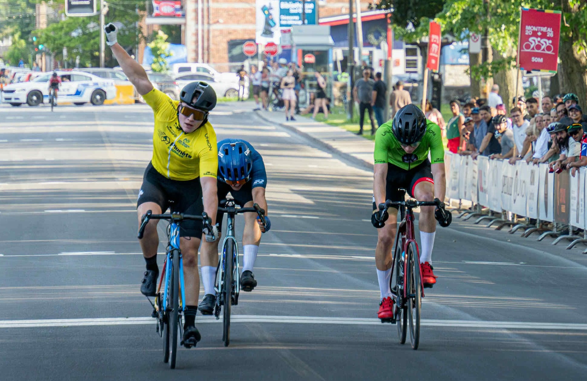Axel Michaud (en jaune) lors d’une épreuve du circuit de la Coupe Québec. (Photo gracieuseté)