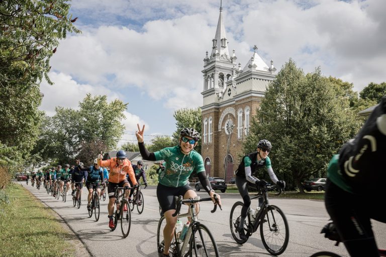 Des participants du Défi vélo 300 km pour la VIE de la Fondation Cité de la Santé. (Photo gracieuseté)