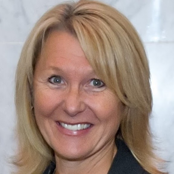 Aline Scrive en 2012, durant sa carrière de 34 ans comme représentante publicitaire au Courrier Laval. (Photo gracieuseté - Aline Scrive)