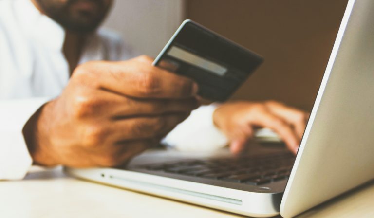 Quand on gère notre argent lors de transactions bancaires en ligne, certaines précautions s'imposent. (Photo gracieuseté - L'Édition Nouvelles)