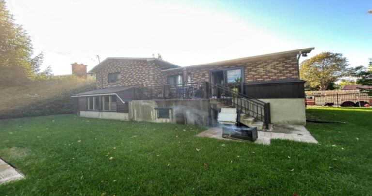 Une défectuosité d’un micro-ondes serait à l’origine de ce feu de cuisine survenu sur l’avenue Chicoutimi, à Duvernay, et contrôlé en une vingtaine de minutes par les pompiers de Laval. (Photo gracieuseté)