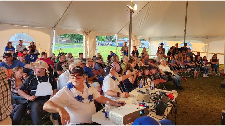 Les précédents événements organisés par l’Association des personnes vivant avec une surdité de Laval (APVSL), ont permis de créer des ponts entre les communautés sourde et entendante. (Photo gracieuseté - APVSL)