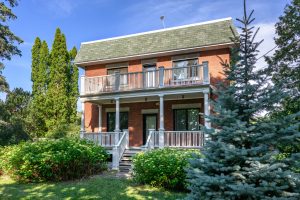 La résidence couronnée du prix Conservation et préservation du patrimoine ancien, située sur le boulevard Lévesque Est, dans Pont-Viau.(Photo gracieuseté Vincent Girard)
