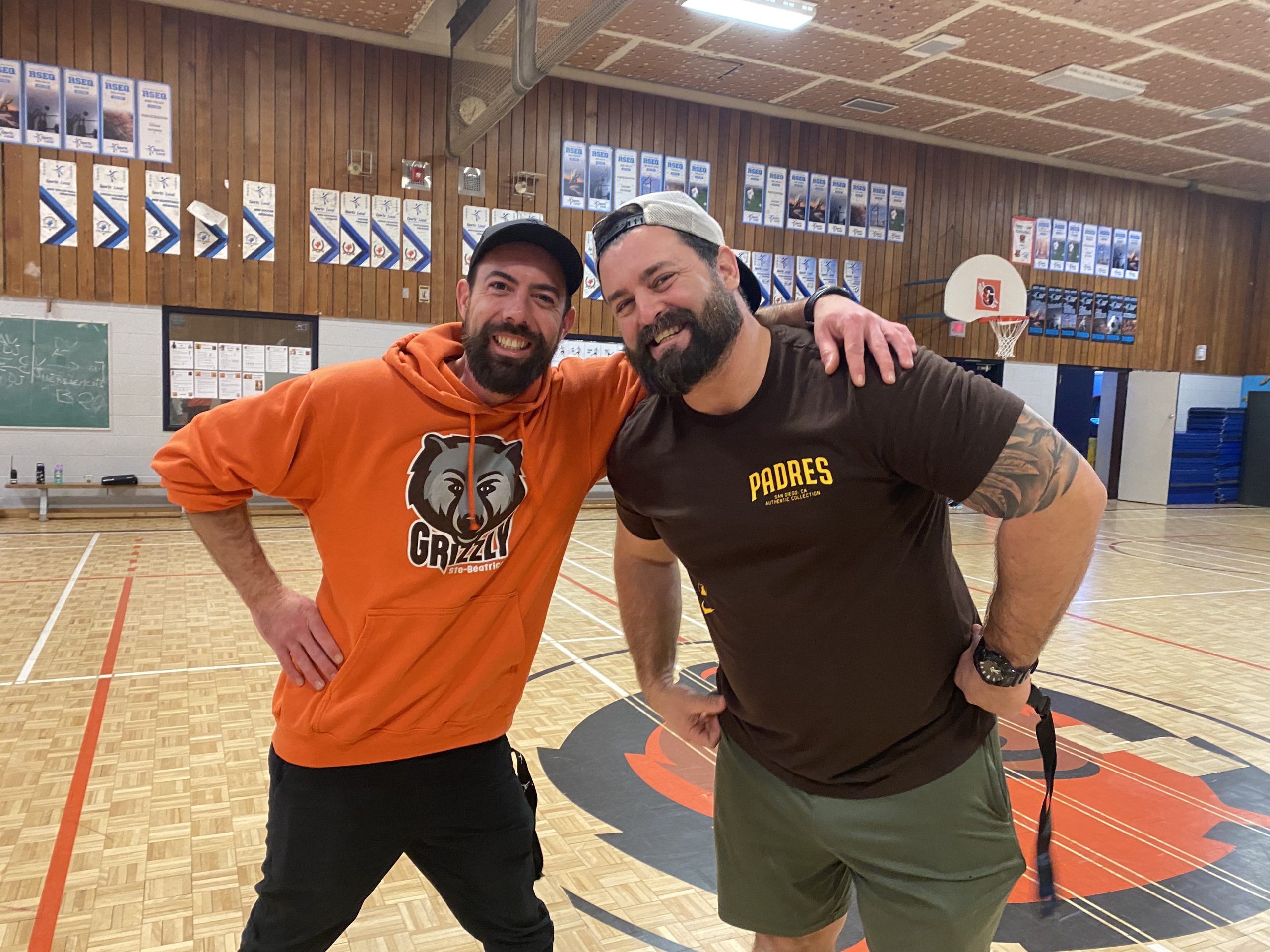Les enseignants d'éducation physique de l'école Sainte-Béatrice Éric Vigneault etJonathan Vadnais-Arsenault. (Photo gracieuseté)