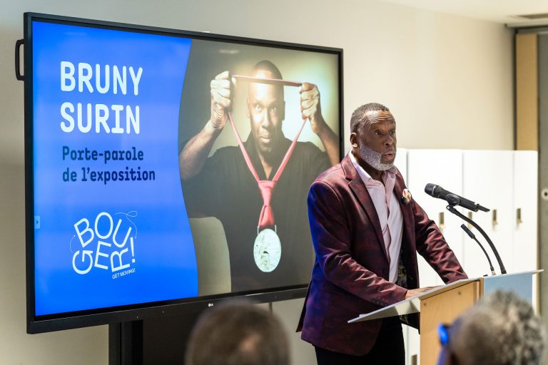 Bruny Surin fait le plein de projets Bruny Surin lors du lancement de l’exposition temporaire Bouger! au Musée Armand-Frappier. (Photo gracieuseté)