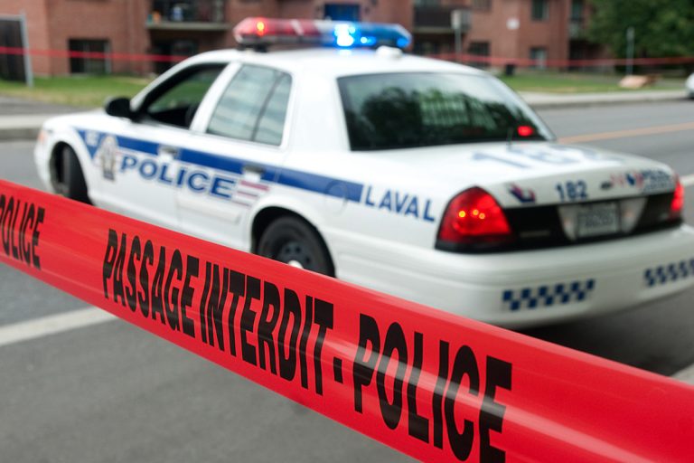 Une cycliste se retrouve dans un état jugé critique après avoir été frappée par une automobile à une intersection de Chomedey. (Photo 2M.Media – Archives)