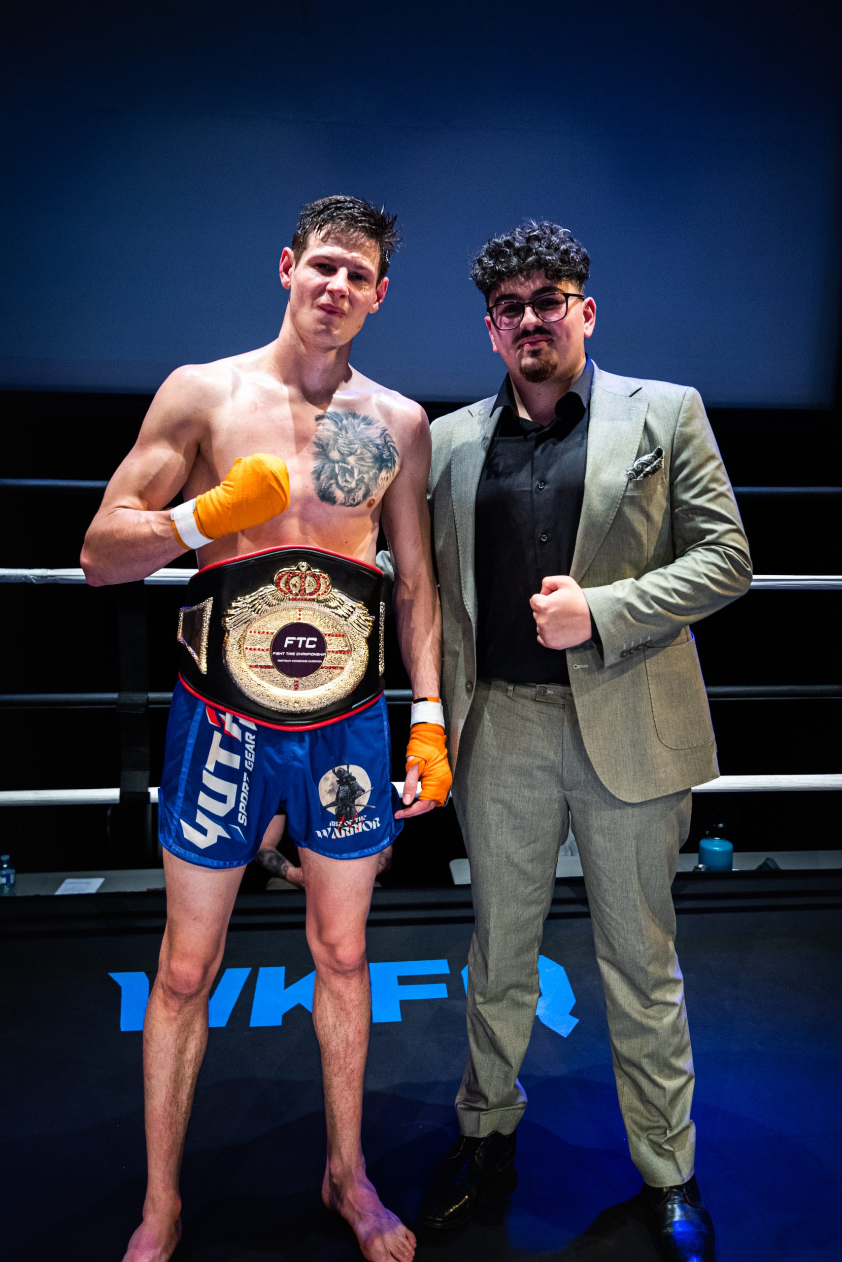 Le promoteur lavallois Younes Chahti, à droite, en compagnie du combattant Max Koroviakovskyi. (Photo gracieuseté - FTC)