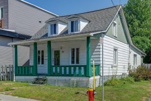 Maison située au 76, Terrasse Dufferin, à Laval, en vente à 289 000$ selon la plateforme Centris. (Capture d'écran - Centris)