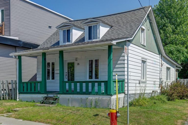 Maison située au 76, Terrasse Dufferin, à Laval, en vente à 289 000$ selon la plateforme Centris. (Capture d'écran - Centris)