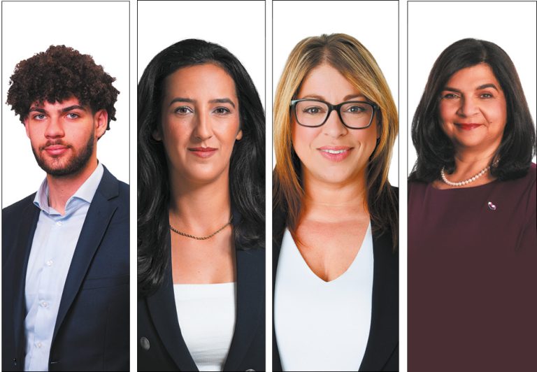 Dans l’ordre habituel, les quatre candidats dans Chomedey sont Costa Deeb (Action Laval), Denitsa Dimitrova (Mouvement lavallois - Équipe Stéphane Boyer), Sally Radwan (Parti Laval - Équipe Larochelle) et Aglaia Revelakis (candidate indépendante).