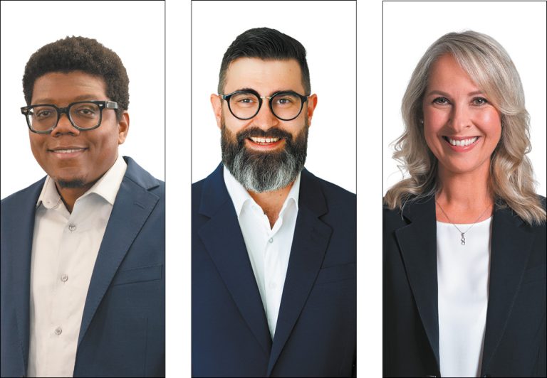 Élections 2025 : District 20 Champfleury Trois candidats convoitent le nouveau district de Champfleury. Il s’agit, dans l’ordre habituel, de Joseph Flaubert Duclair (Action Laval). Simon-Nicolas Grandmaître (Parti Laval - Équipe Larochelle) et de Carole St-Denis (Mouvement lavallois - Équipe Stéphane Boyer).