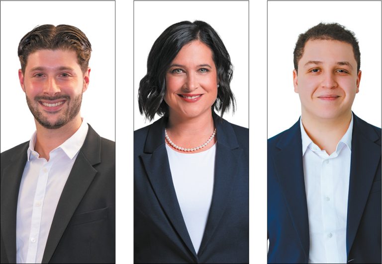Trois candidats briguent les suffrages dans Pont-Viau. De gauche à droite, il s’agit de Matthew Cammisano (Action Laval), Christine Poirier (Mouvement Lavallois - Équipe Stéphane Boyer) et de Redouane Yahmi (Parti Laval - Équipe Larochelle).