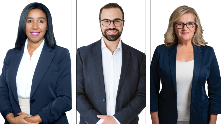 Voici les trois candidats qui se disputent le siège du district Renaud-Coursol à l’hôtel de ville de Laval. De gauche à droite, Saadia Brini (Action Laval), Wassim Mekideche (Parti Laval - Équipe Larochelle) et Seta Topouzian (Mouvement Lavallois - Équipe Stéphane Boyer).