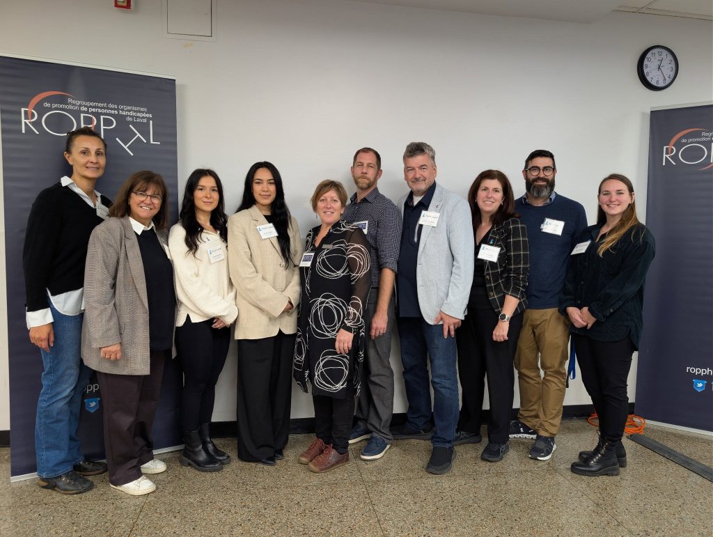 L’équipe du Parti Laval en compagnie de représentant.e.s du ROPPHL. (Photo gracieuseté - Page Facebook Claude Larochelle, candidat à la mairie de Laval)