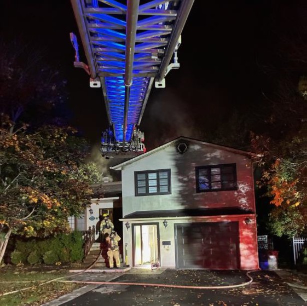 Un feu de cheminée met une famille de Sainte-Dorothée à la rue Ce feu ayant débuté dans la cheminée d’une maison de la rue Bibeau, à Sainte-Dorothée, aurait causé plus moins un total d’environ 250 000$ en dommages matériels.
