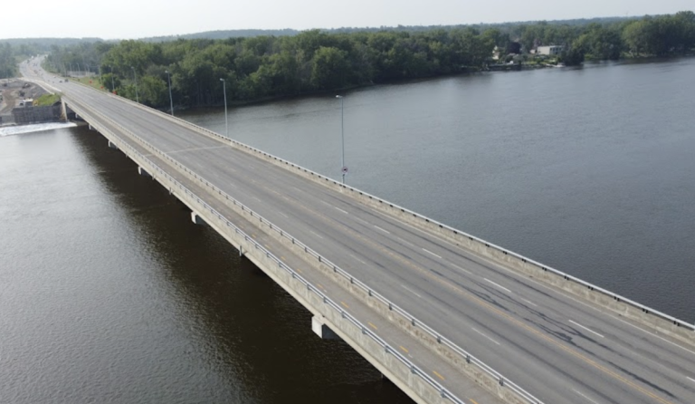 Le pont Athanase-David et la route 335 seront le théâtre de travaux liés au prolongement de l’autoroute 19, entre Laval et Bois-des-Filion, du 18 au 19 octobre. (Photo gracieuseté – GoogleMaps)