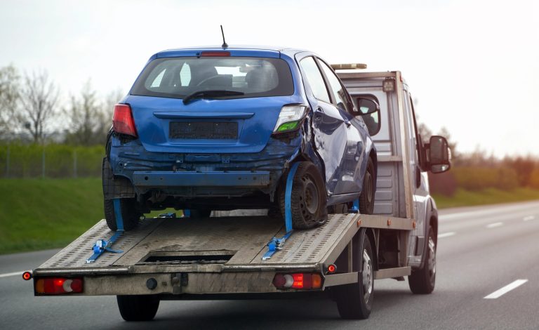 Amende salée pour un recycleur de véhicules de Laval fautif Un recycleur de véhicules opérant à Laval a été reconnu coupable d’avoir œuvré sans permis, contrevenant ainsi à la Loi sur la protection du consommateur. (Photo gracieuseté – Depositphotos)