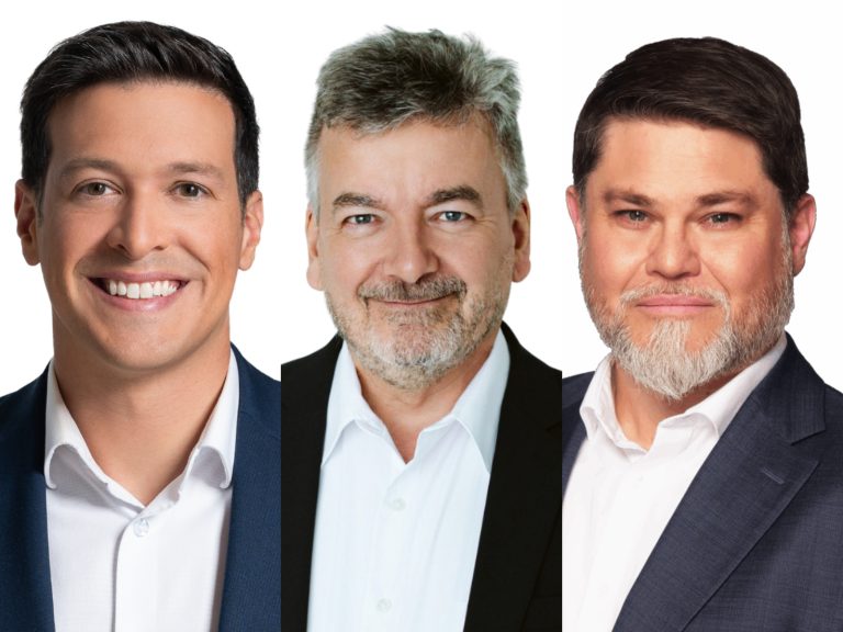 Dans l’ordre habituel, Stéphane Boyer, chef du Mouvement lavallois et candidat à sa réélection à la mairie de Laval, Claude Larochelle, chef de Parti Laval et aspirant maire, et Frédéric Mayer, candidat à la mairie pour Action Laval.