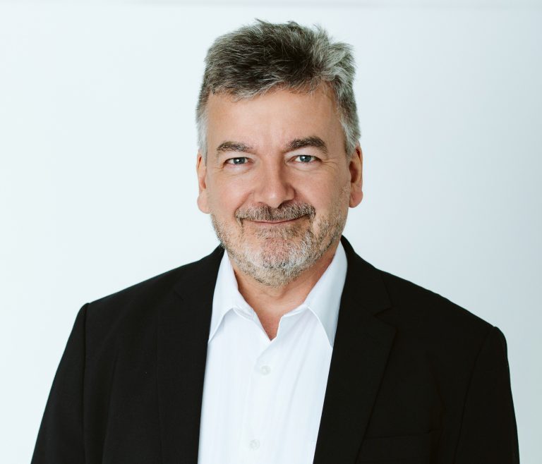 Services de proximité et sécurité: premiers engagements de Parti Laval Claude Larochelle, chef de Parti Laval – Équipe Larochelle et candidat à la mairie.