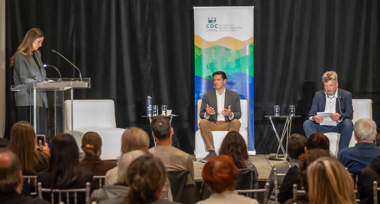 Débat électoral municipal sur le logement, l’alimentation et la santé mentale Le débat de la CDC de Laval mettait aux prises deux des candidats à la mairie, soit Stéphane Boyer, maie sortant et chef du Mouvement lavallois, ainsi que Claude Larochelle, élu municipal depuis huit ans sous la bannière du Parti Laval. (Photo gracieuseté – CDC de Laval)