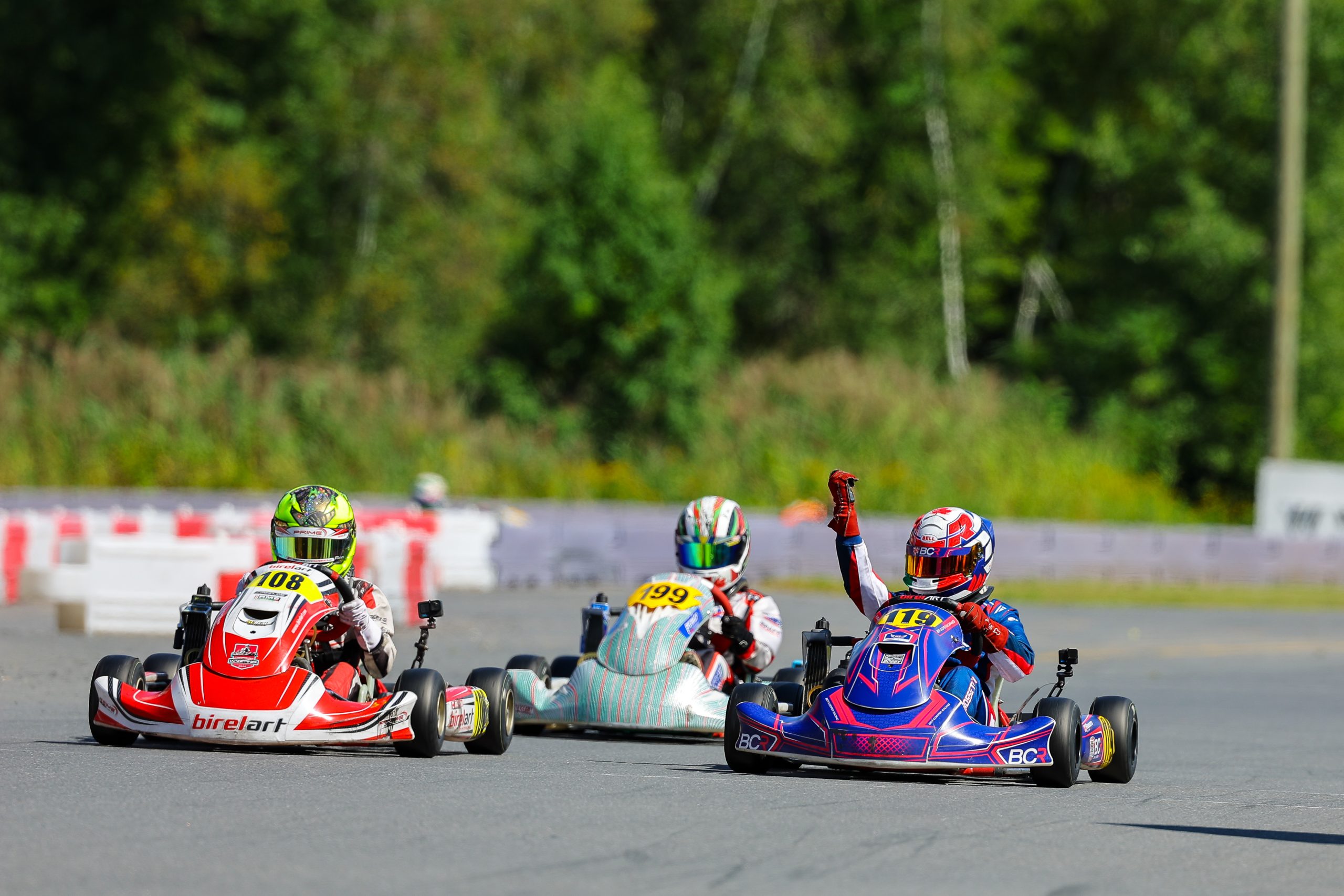William Rossetti célébrant sa première position à la ligne d’arrivée du Canadian Open. (Photo gracieuseté – Cody Schindel)