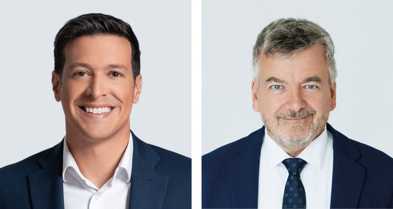 Élections: controverse impliquant un programme de subvention pour aînés L’aspirant à la mairie Claude Larochelle (à droite sur la photo) accuse le maire sortant, Stéphane Boyer, de manœuvres électorales douteuses.