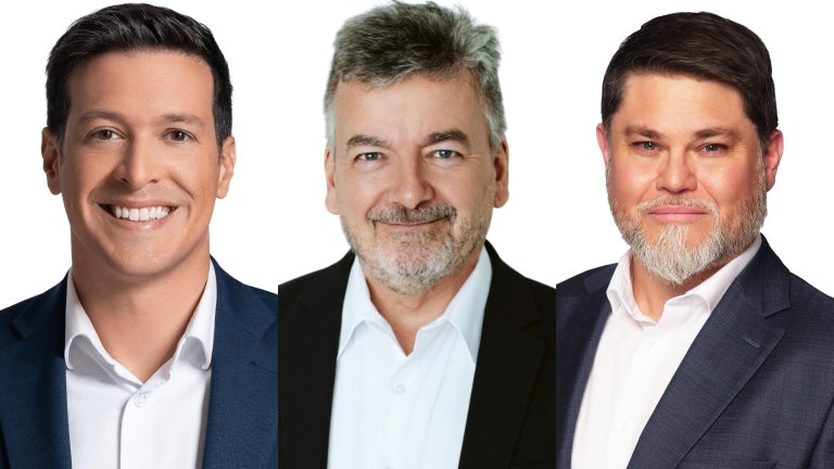 Gestion de l’eau: un 5e débat s’ajoute à la campagne municipale Dans l’ordre habituel, le maire sortant Stéphane Boyer (Mouvement lavallois – Équipe Stéphane Boyer), Claude Larochelle (Parti Laval – Équipe Larochelle) et Frédéric Mayer (Action Laval)., tous trois aspirants à la mairie.