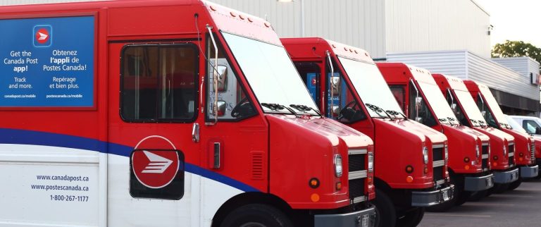 Camions de livraison de Postes Canada. (Photo gracieuseté – Site web Postes Canada)